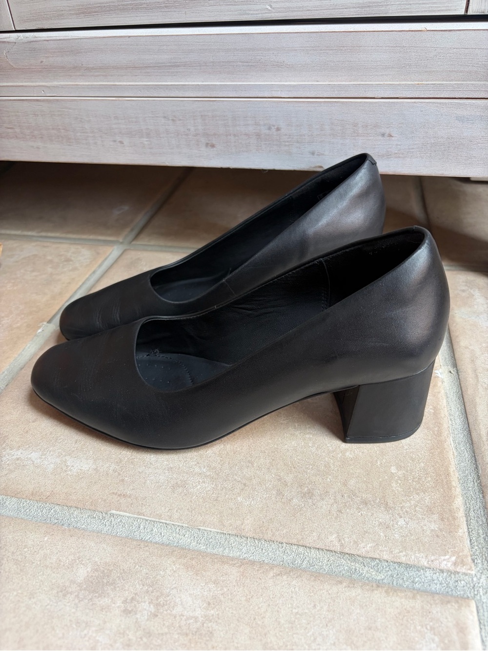 Clarks Black Leather Chunky Heel Pumps for Women